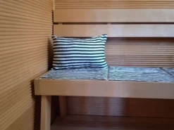 Pisla Raita saunatyyny musta/beige